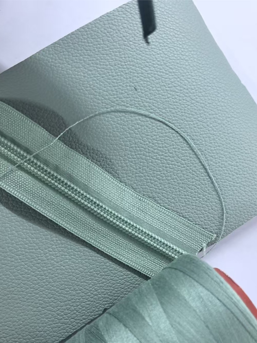 custom-golf-pouch-zipper-stitching-detail-sincere-customized