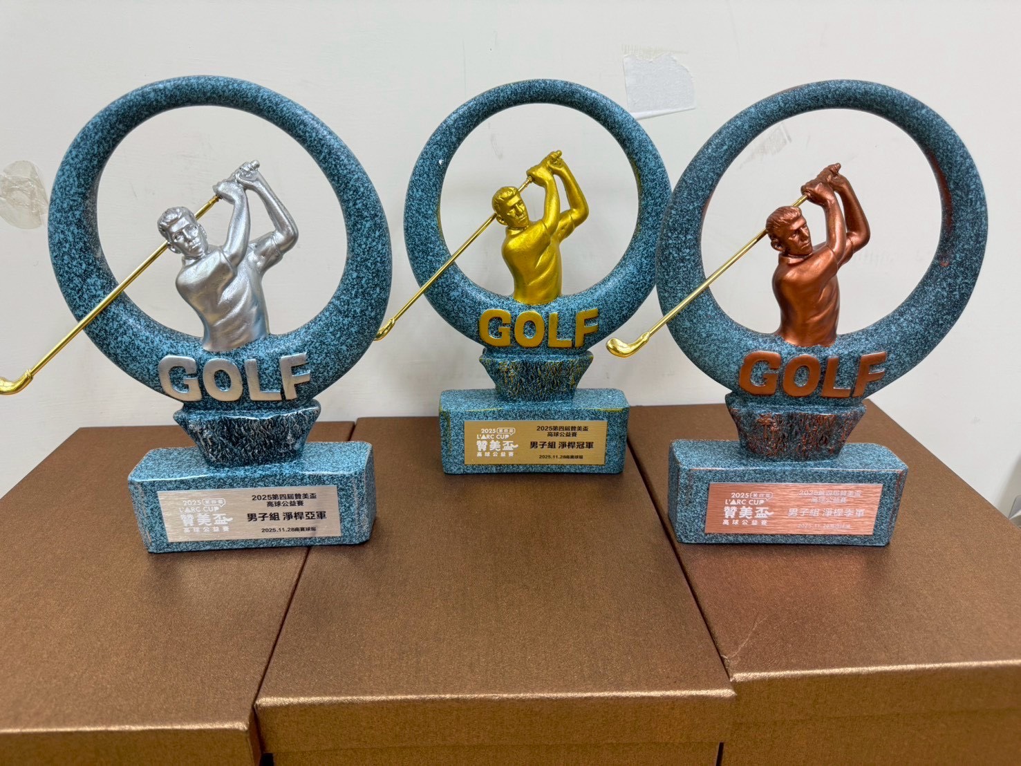 custom-golf-tournament-trophy-gold-silver-bronze-sincere-customized